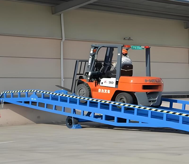 珠海移动式卸货平台（叉车用）